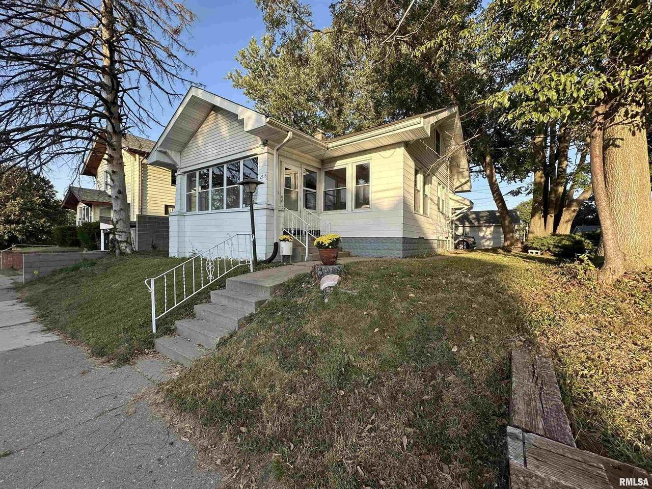 2215 Grand Avenue - Photo 1