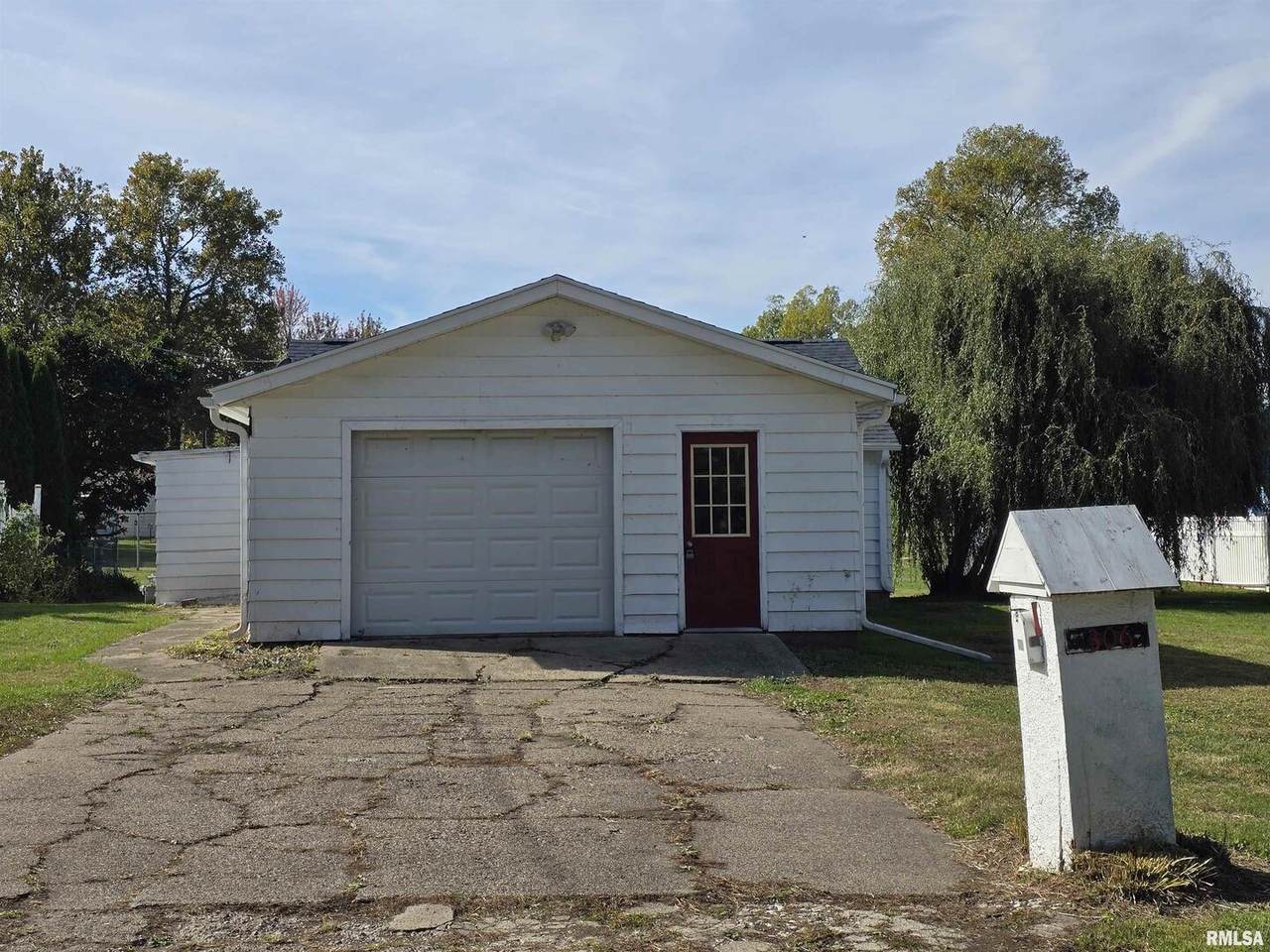 306 8TH Avenue - Photo 1