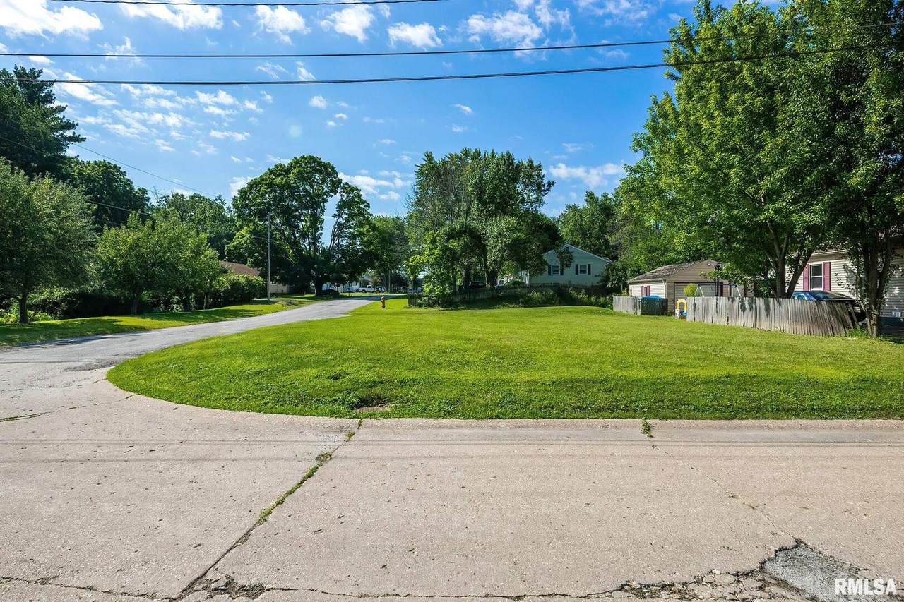 4216 13TH Avenue - Photo 1