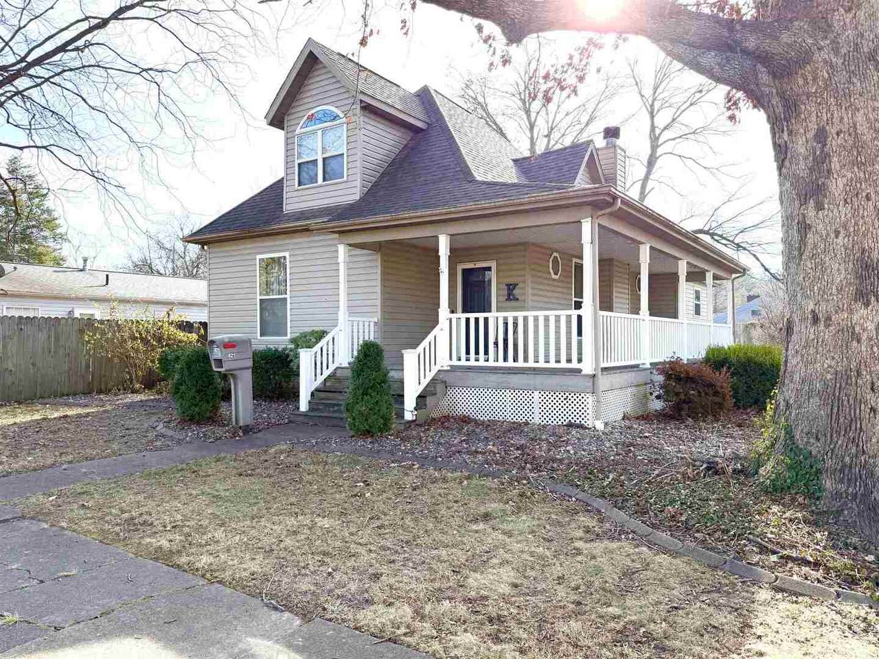 821 6TH Street - Photo 1