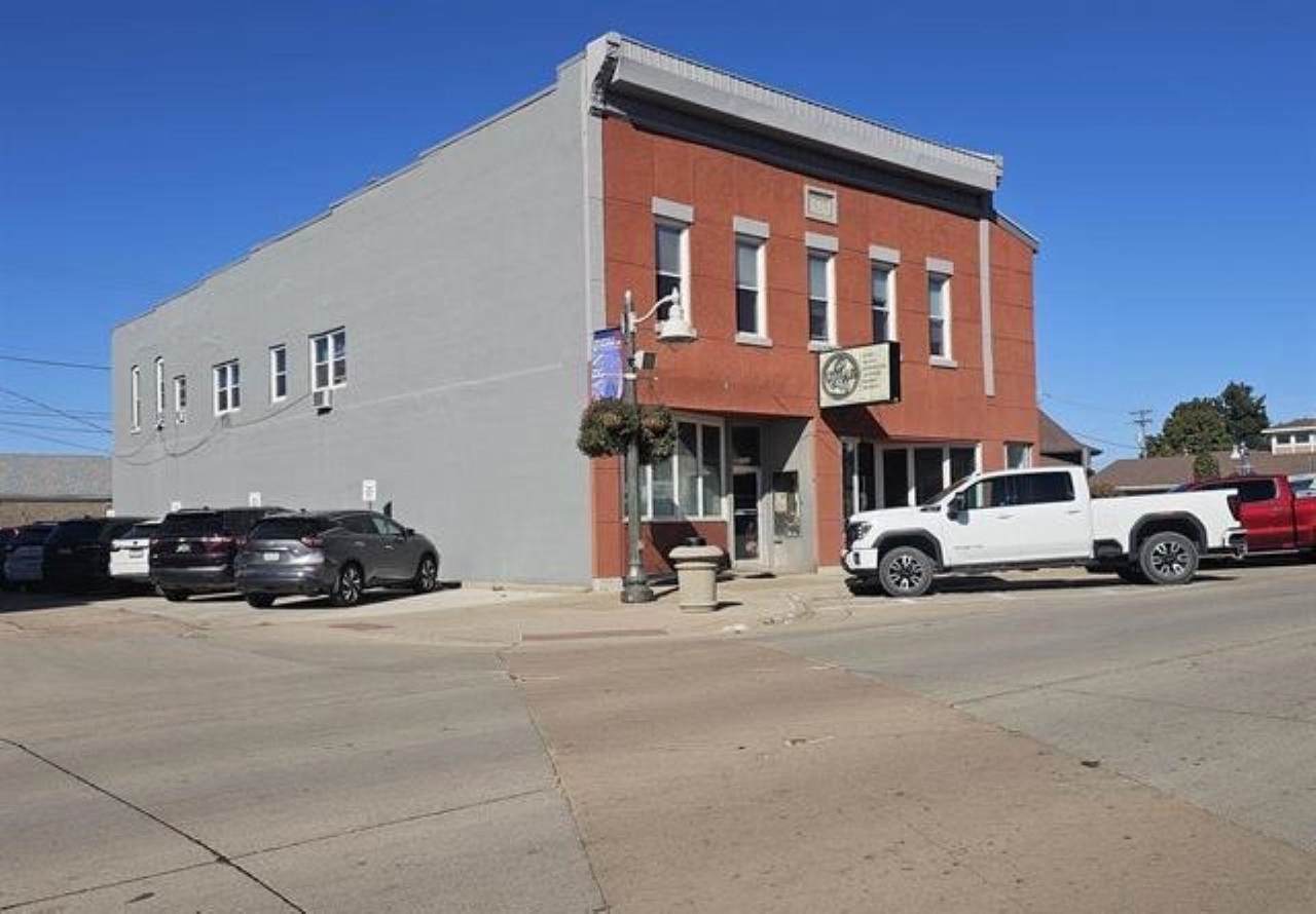 919 6 Avenue - Photo 1