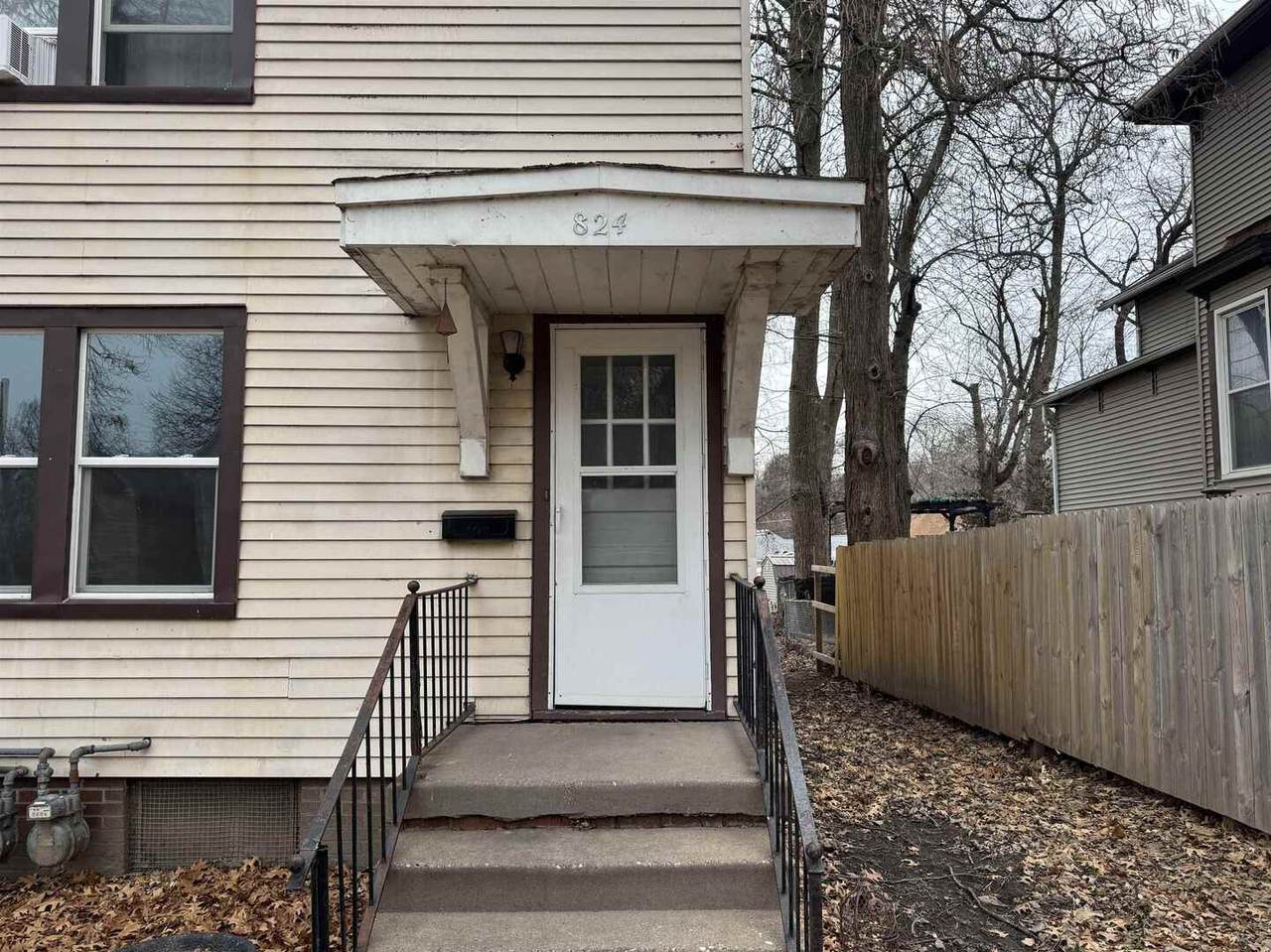 824 Tremont Ave Avenue - Photo 1