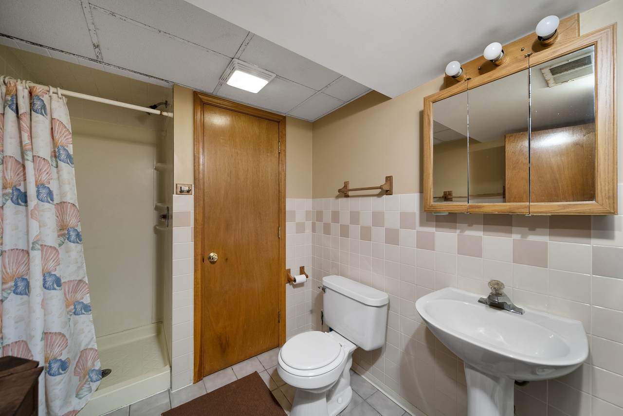 7818 Leamington Avenue - Photo 1