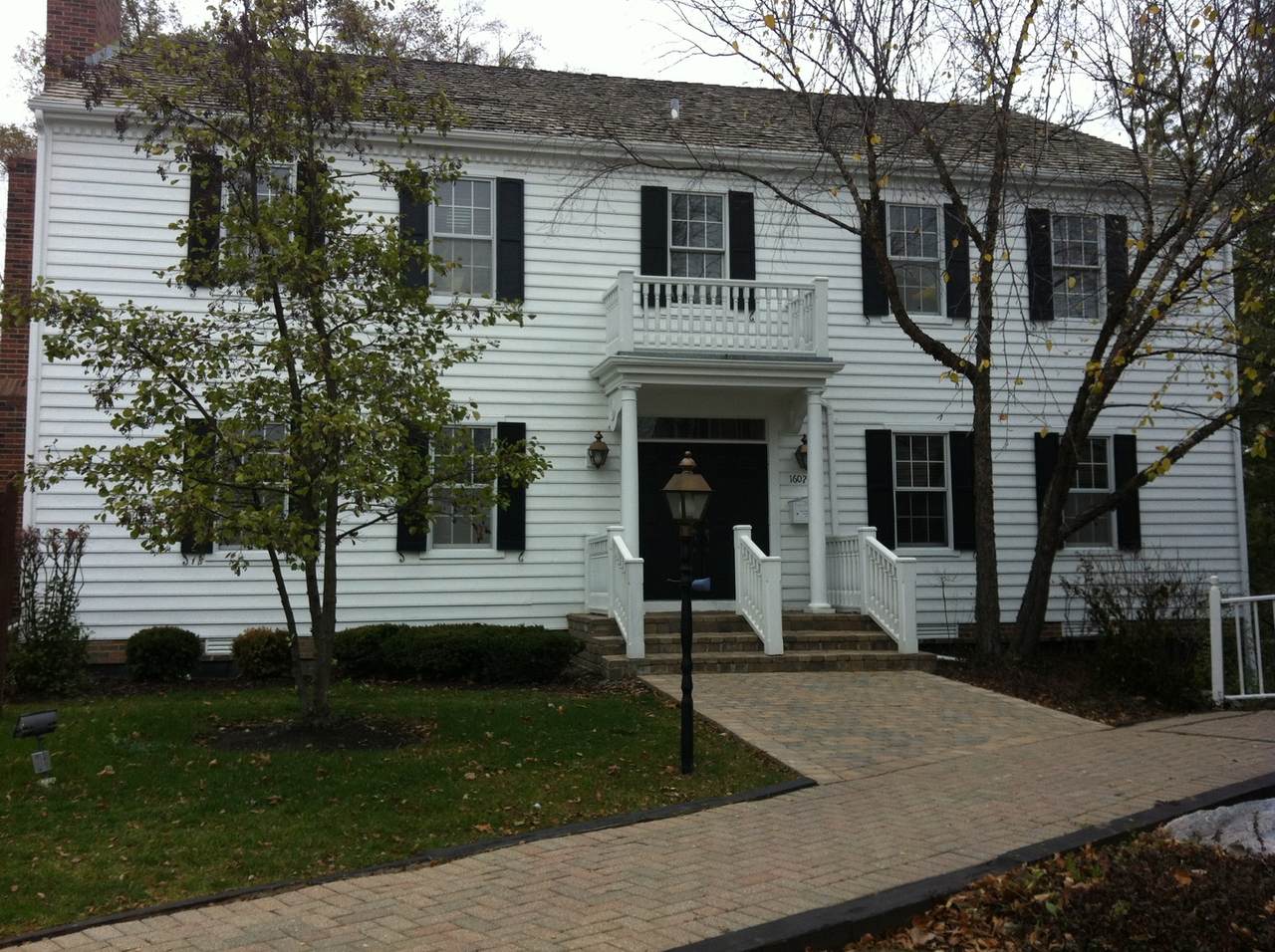 1602 Colonial Parkway - Photo 1