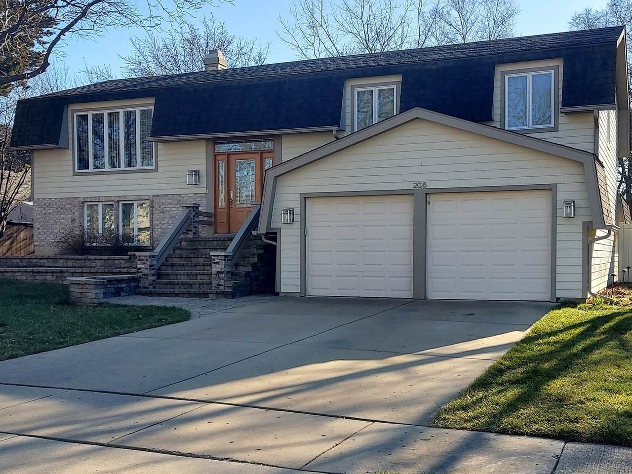 208 Edgebrook Drive - Photo 1