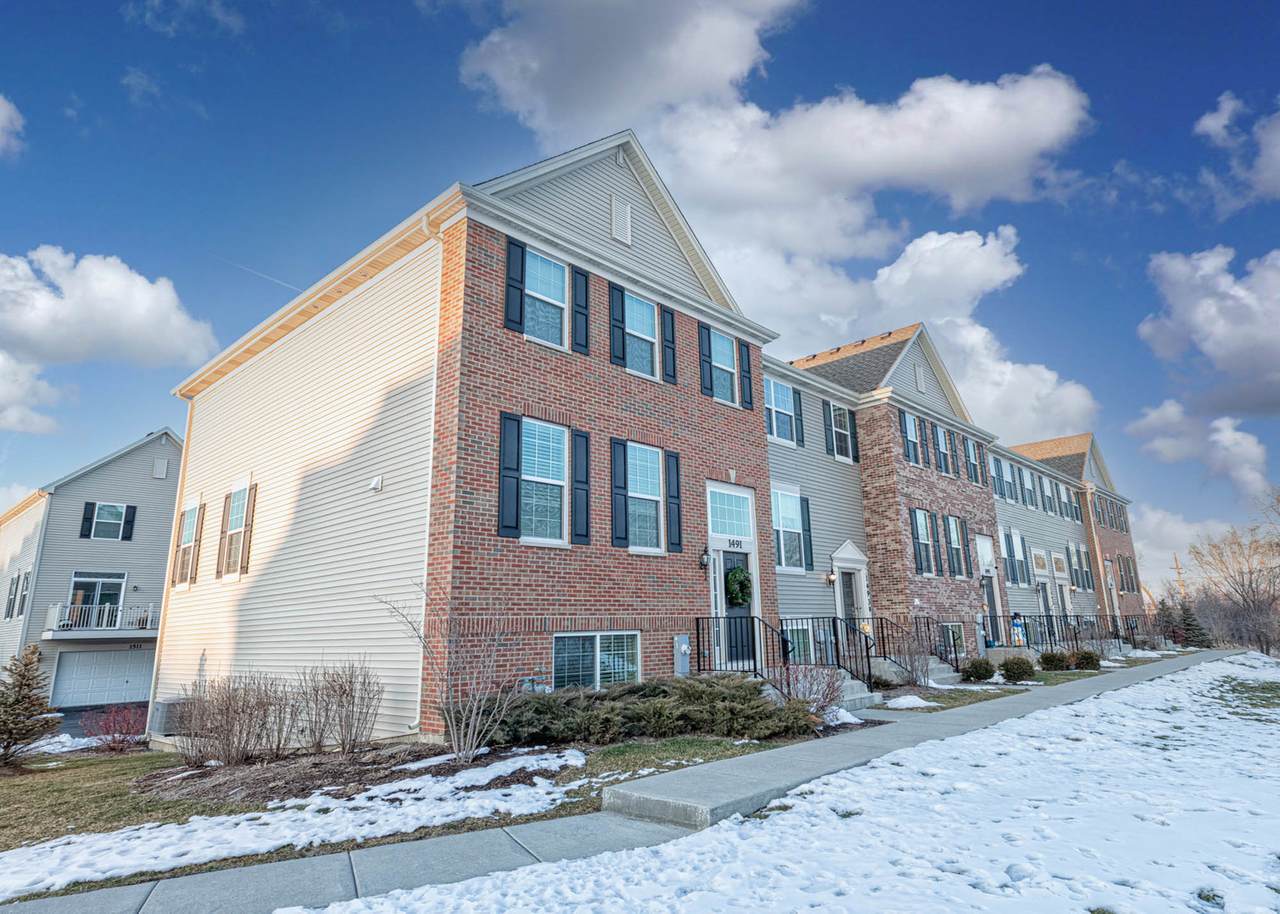 1499 Deer Pointe Drive - Photo 1
