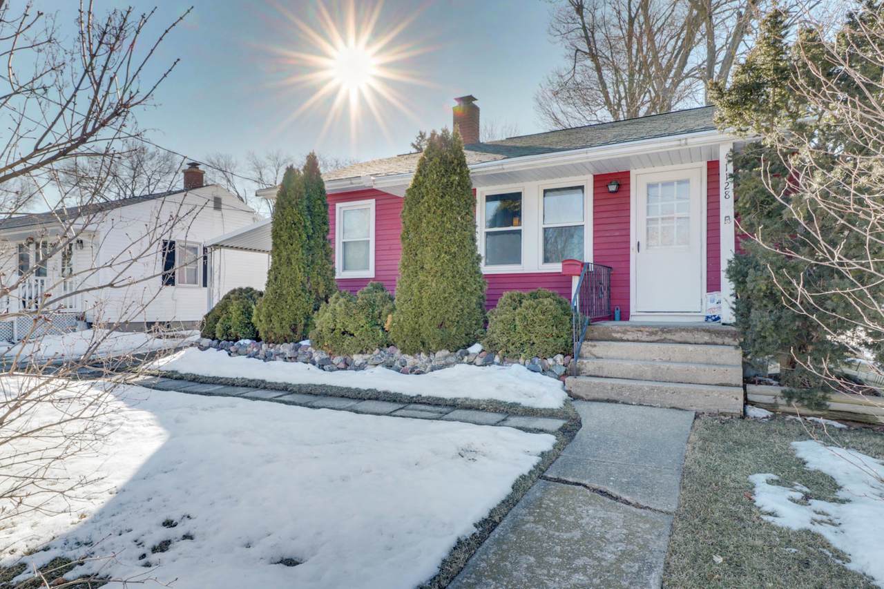 1128 Rosney Avenue - Photo 1