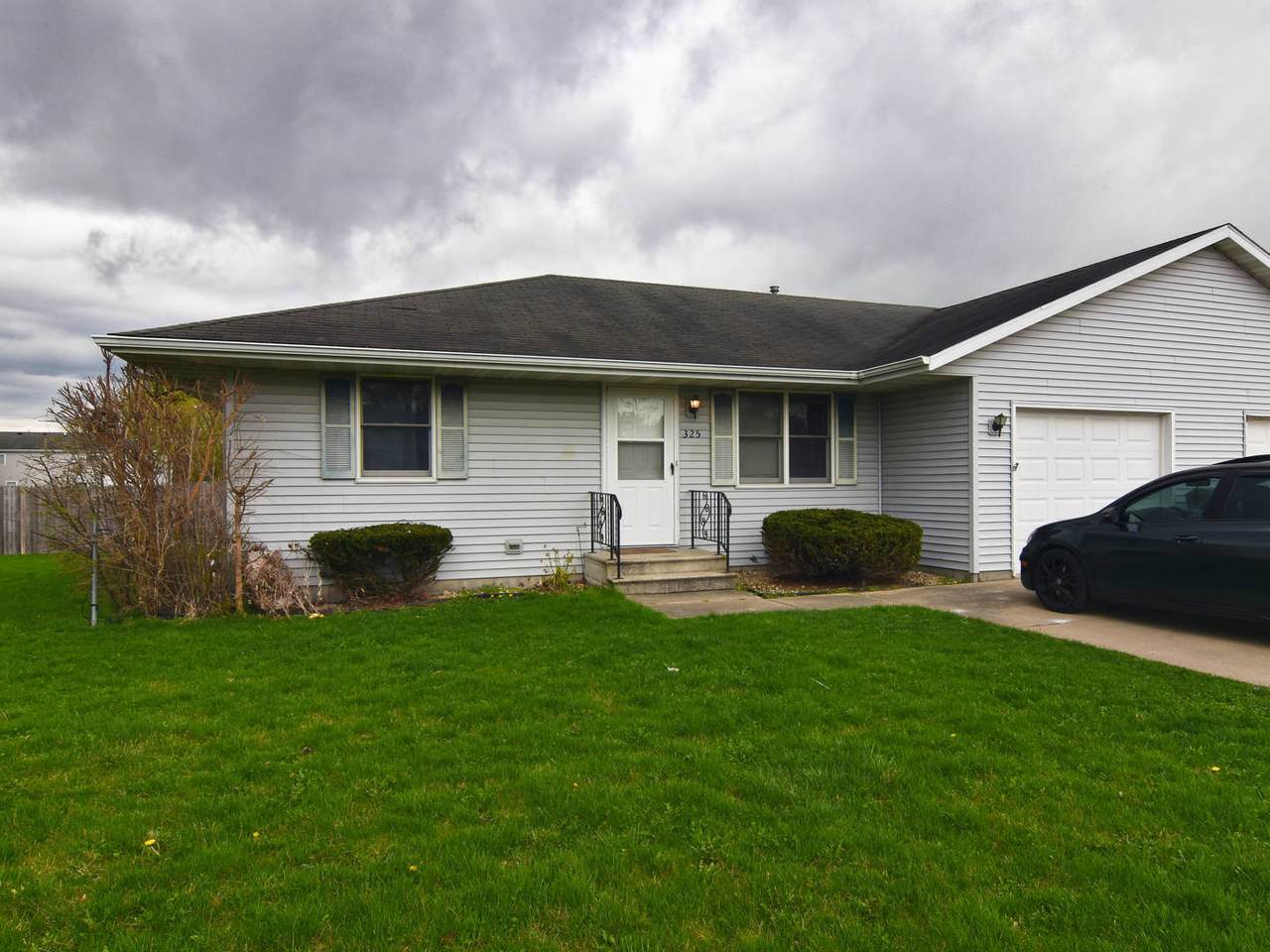 325 School Street - Photo 1