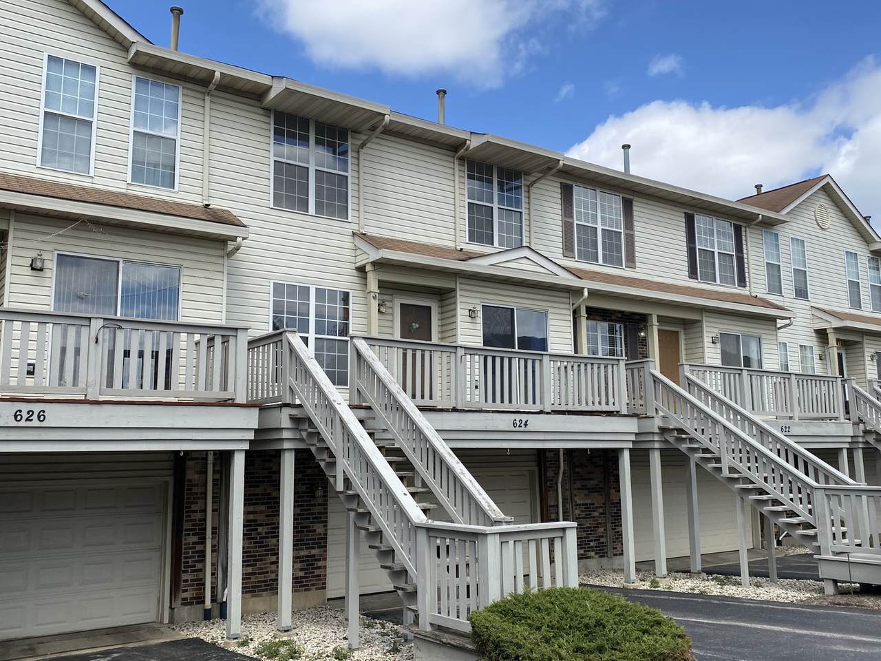 624 Parkside Drive - Photo 1