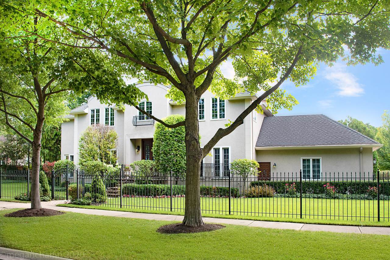 533 Hawthorn Lane - Photo 1
