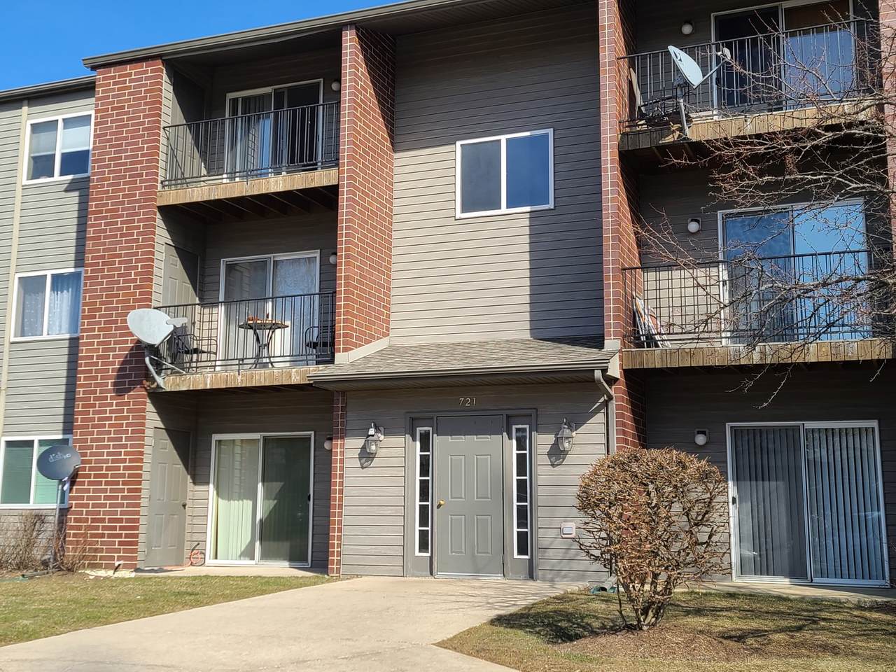 721 Elm Lane - Photo 1