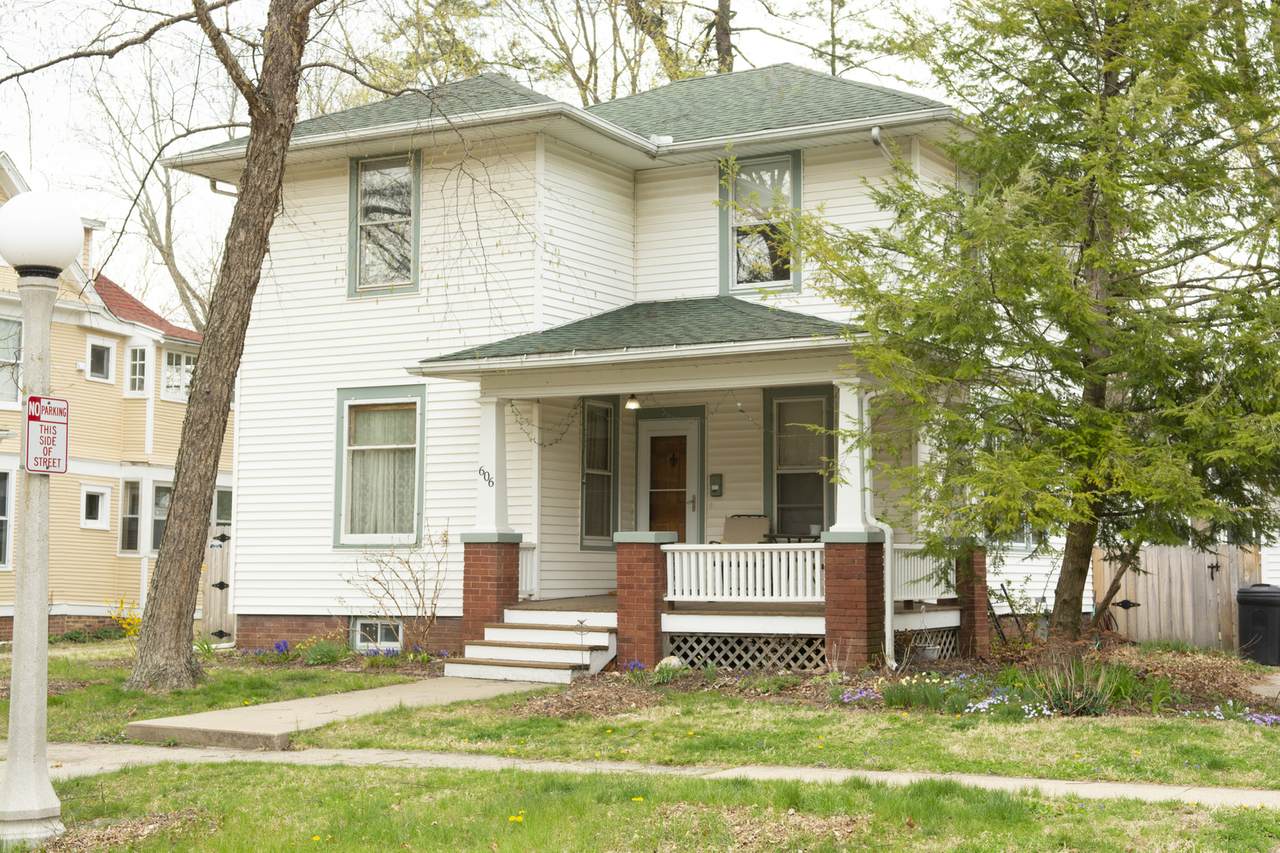 606 Oregon Street - Photo 1