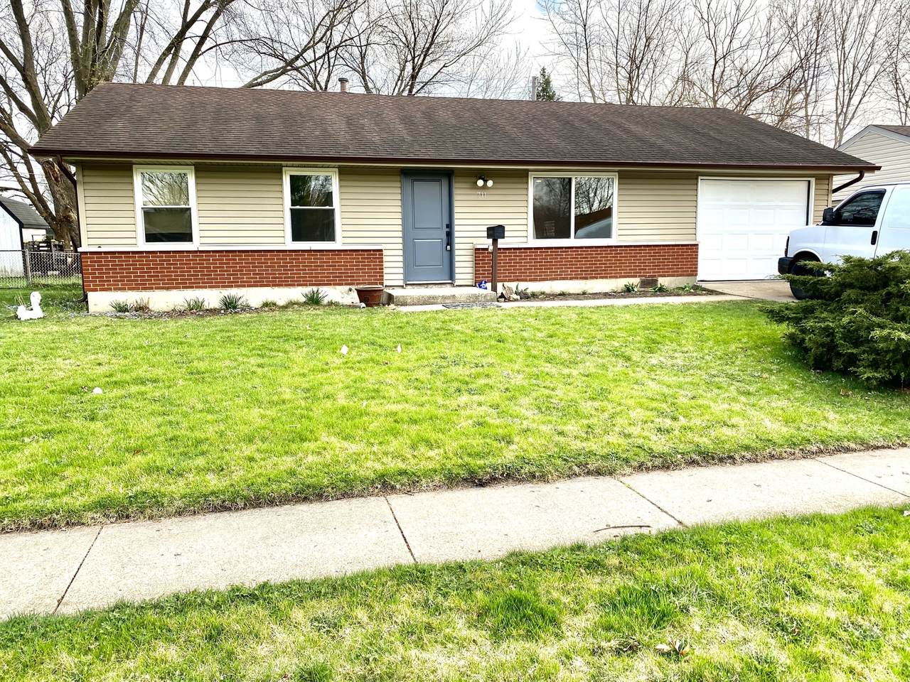 711 Sumac Drive - Photo 1