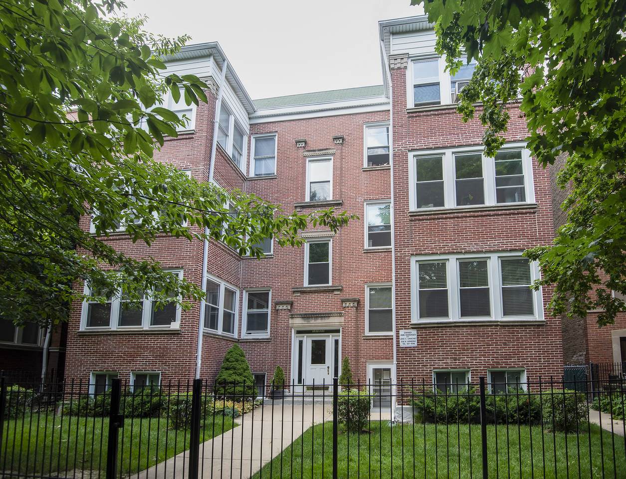 1322 Winnemac Avenue - Photo 1