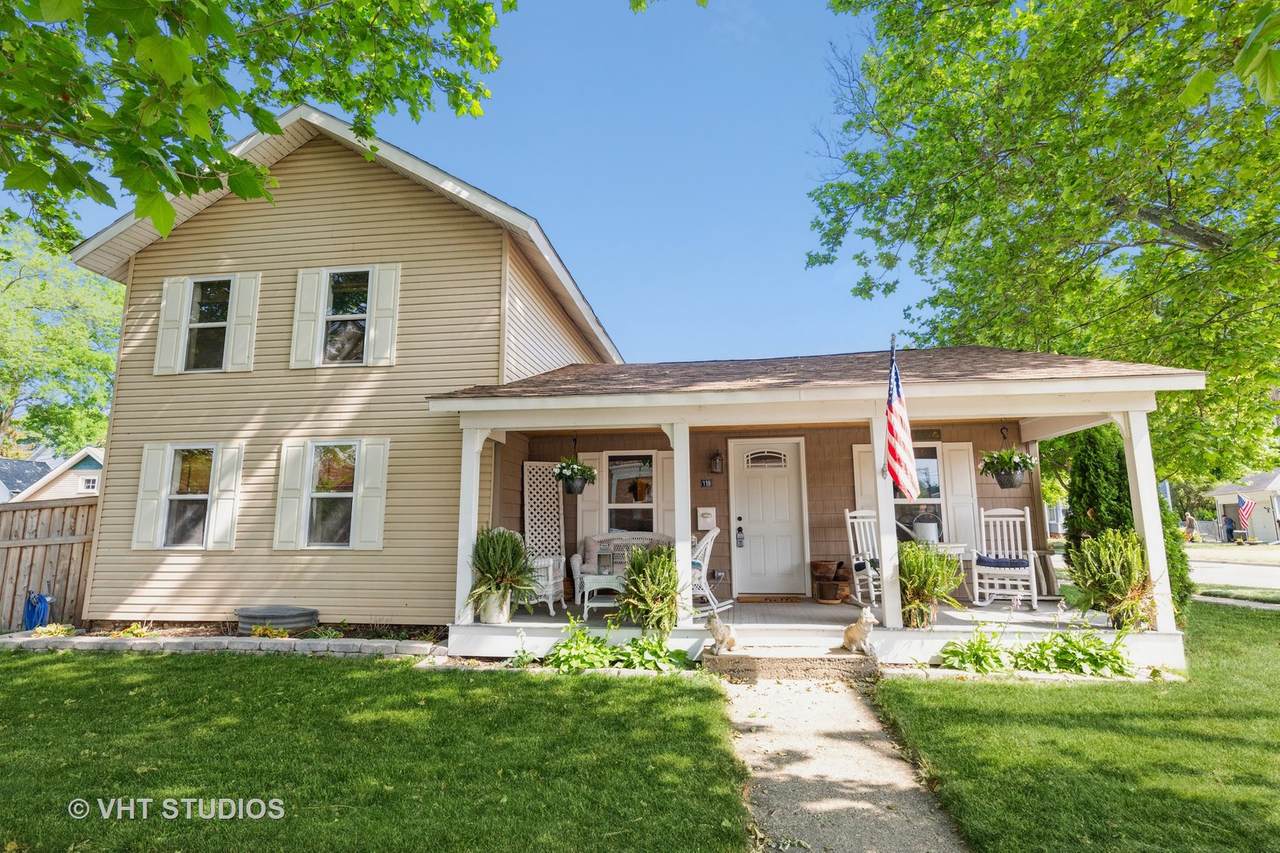 119 Barrington Avenue - Photo 1