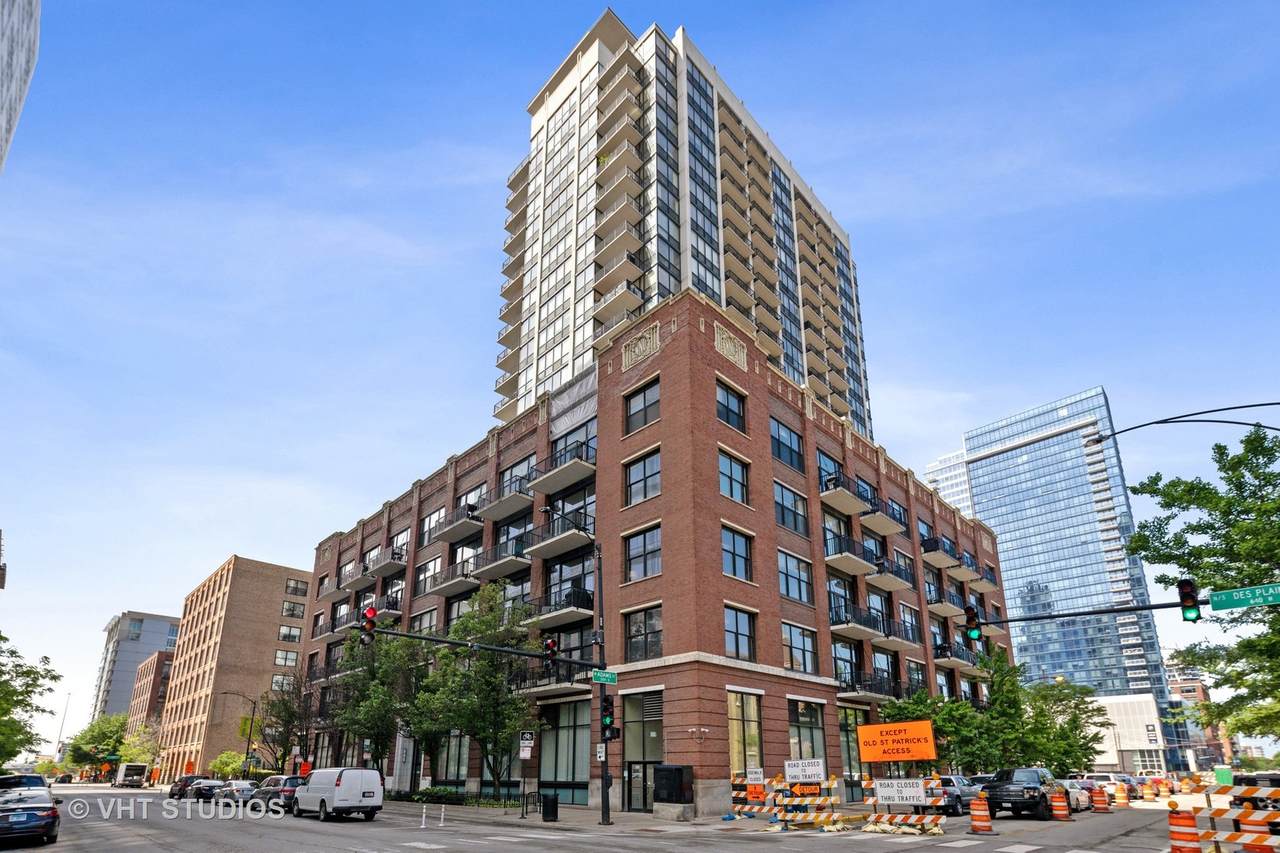 210 Desplaines Street - Photo 1