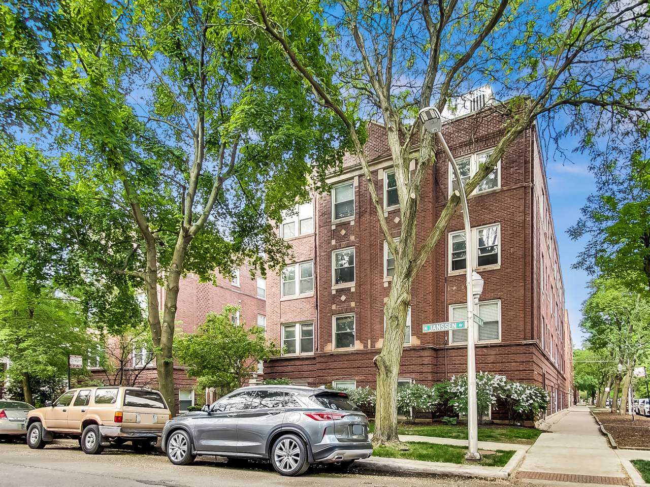 3454 Janssen Avenue - Photo 1