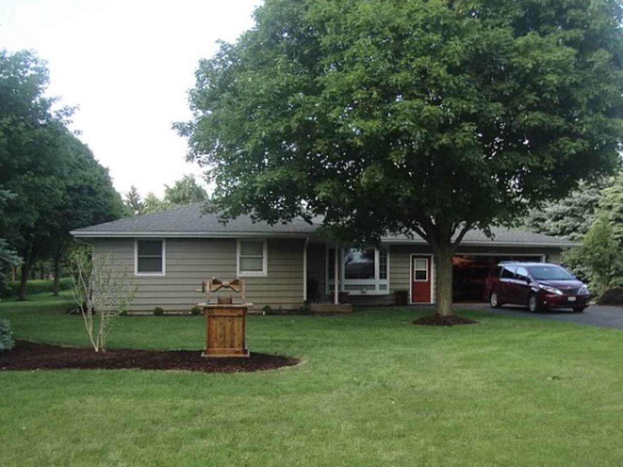 46W720 Elm Street - Photo 1