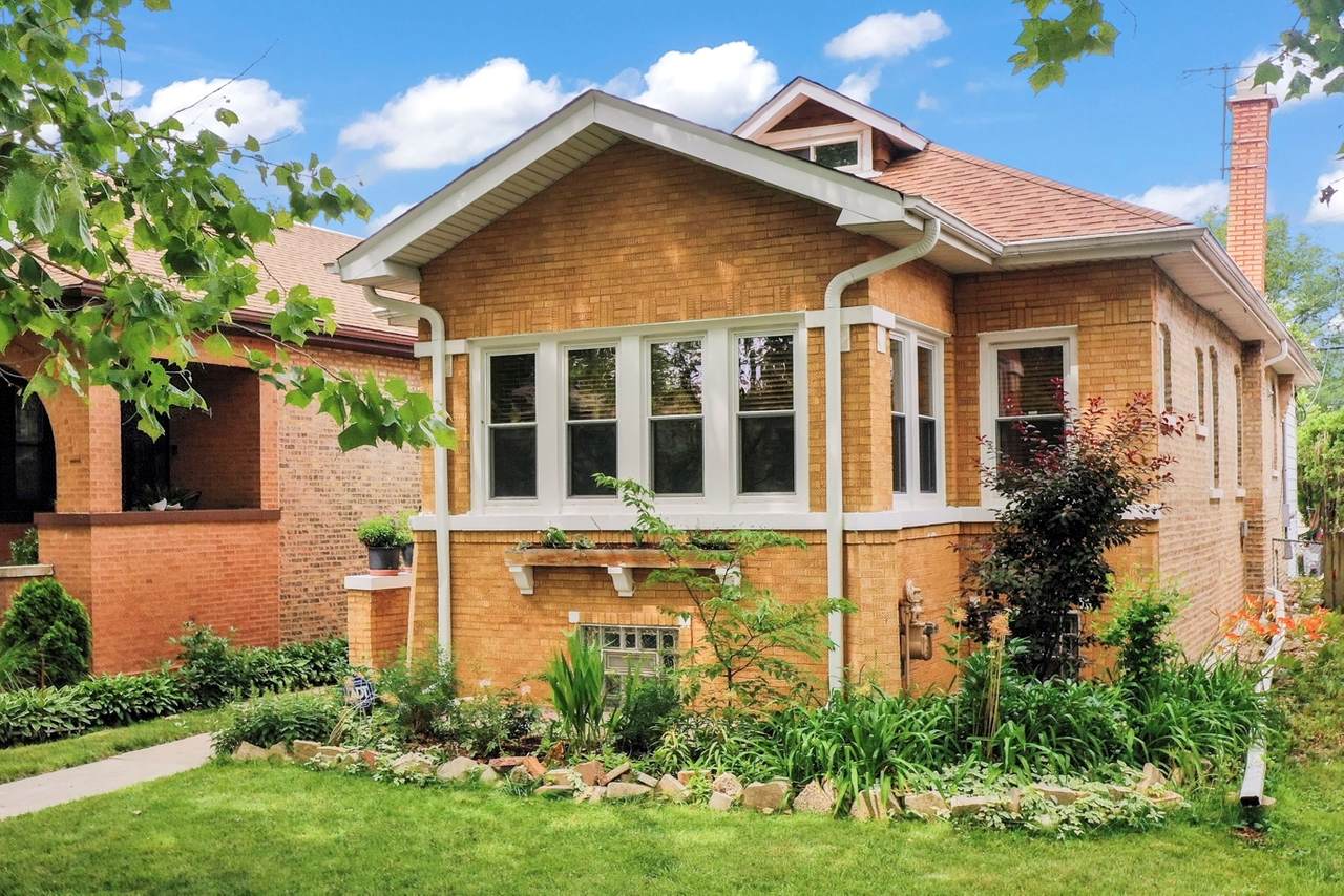 5026 Hamlin Avenue - Photo 1