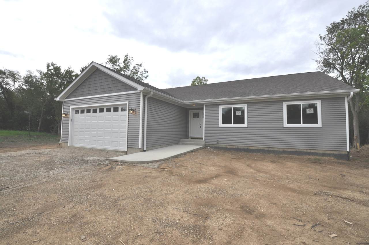 42880 Woodbine Avenue - Photo 1