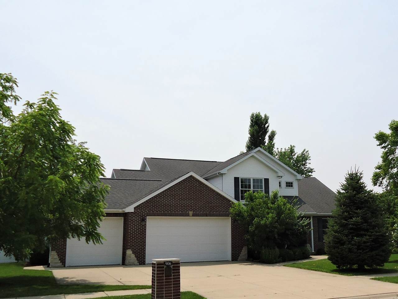 906 34th Street - Photo 1