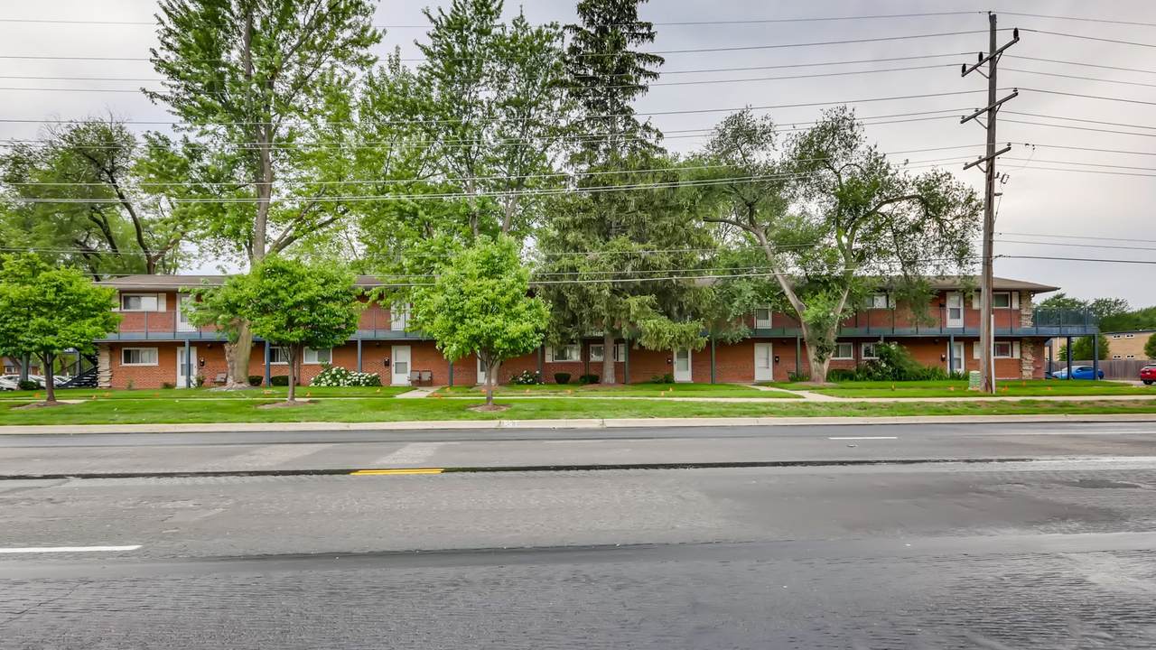 1480 Busse Road - Photo 1