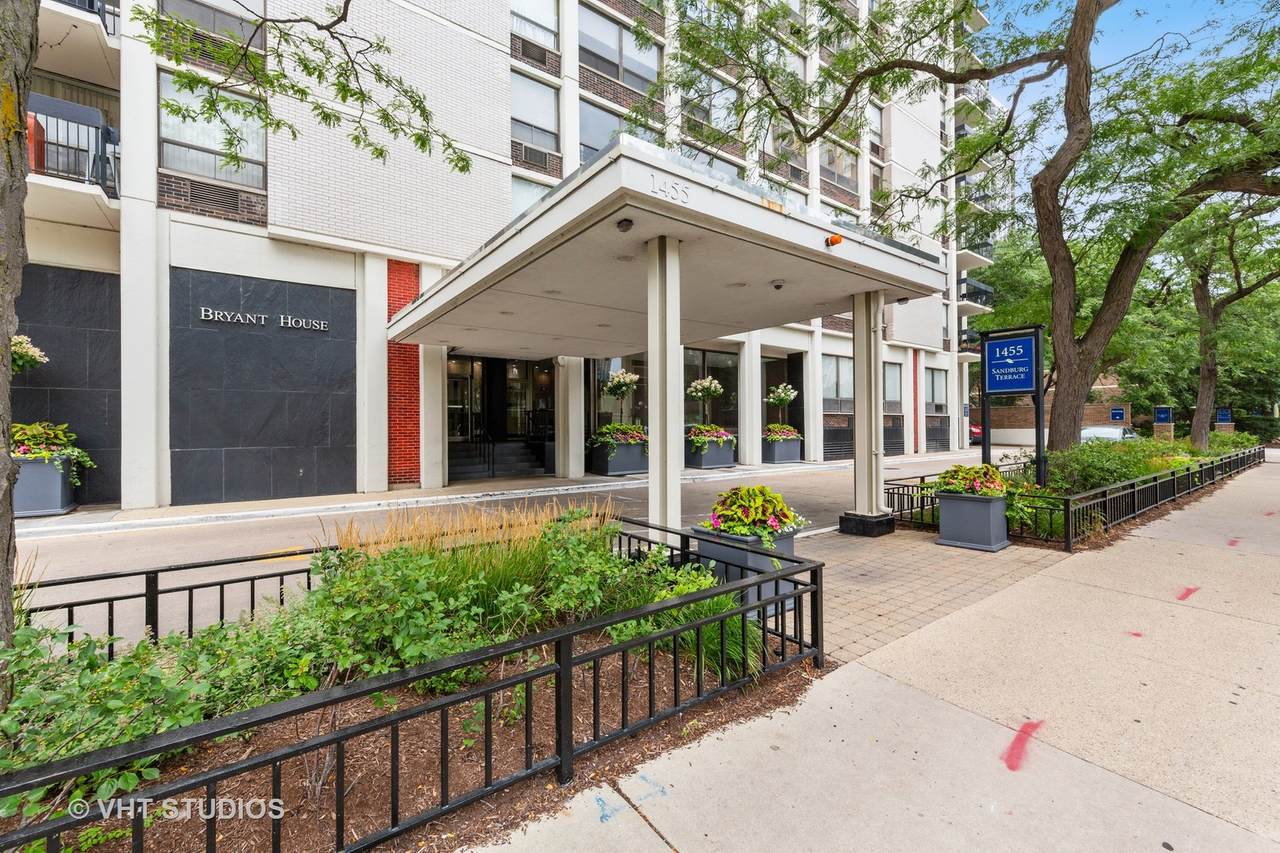 1455 Sandburg Terrace - Photo 1