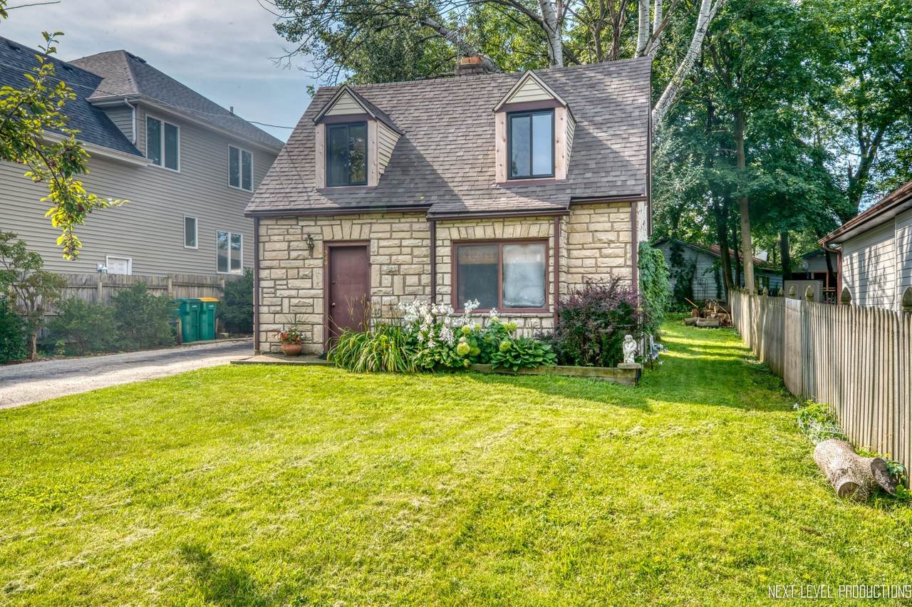 22W549 Emerson Avenue - Photo 1