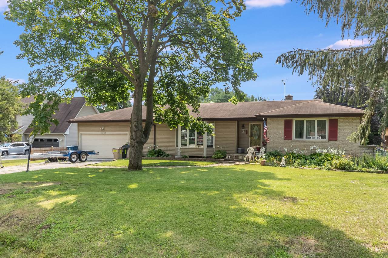 21W653 Thorndale Avenue - Photo 1