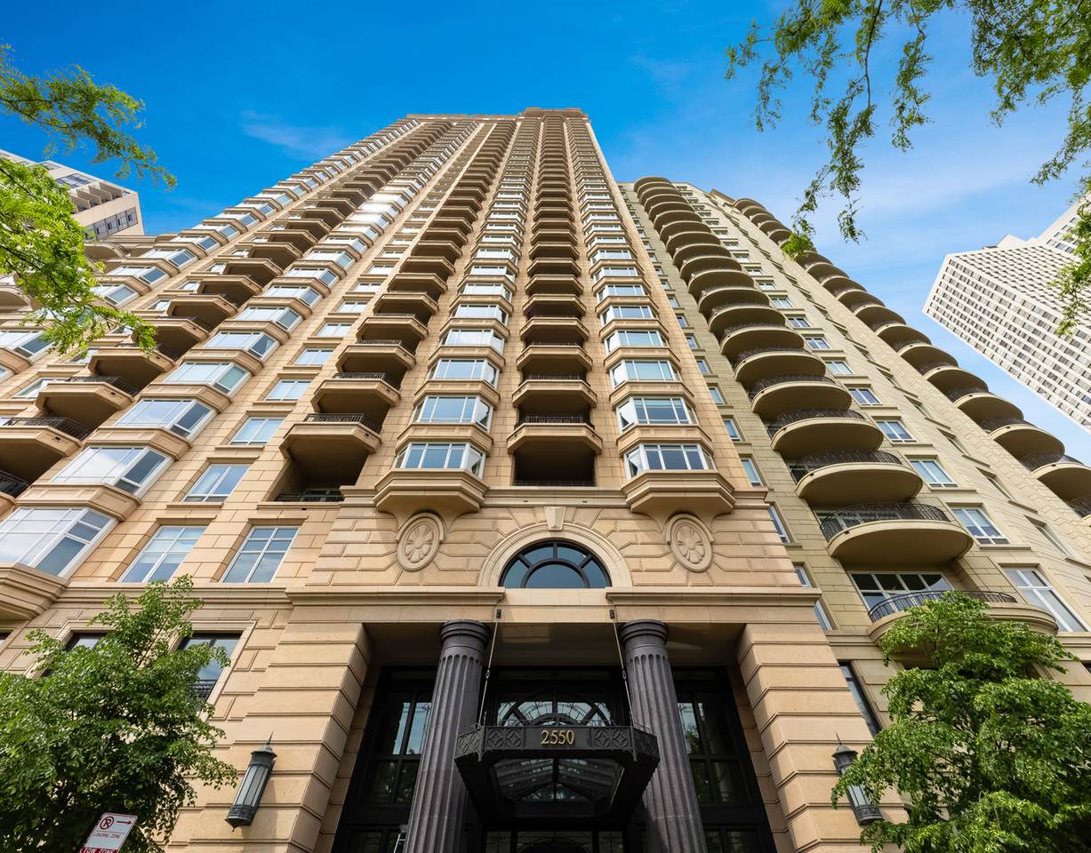 2550 Lakeview Avenue - Photo 1