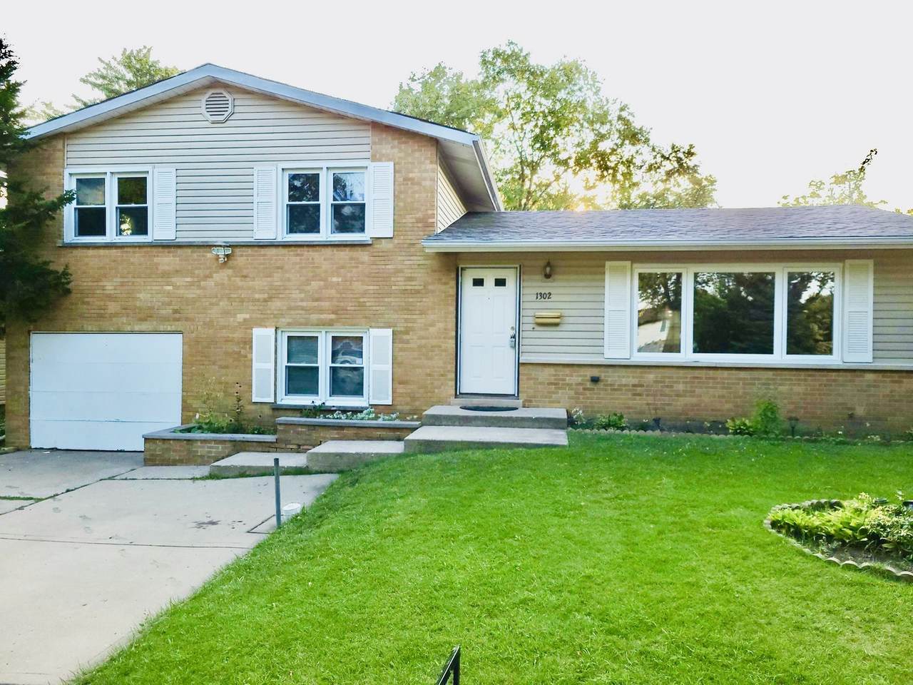 1302 Robert Drive - Photo 1