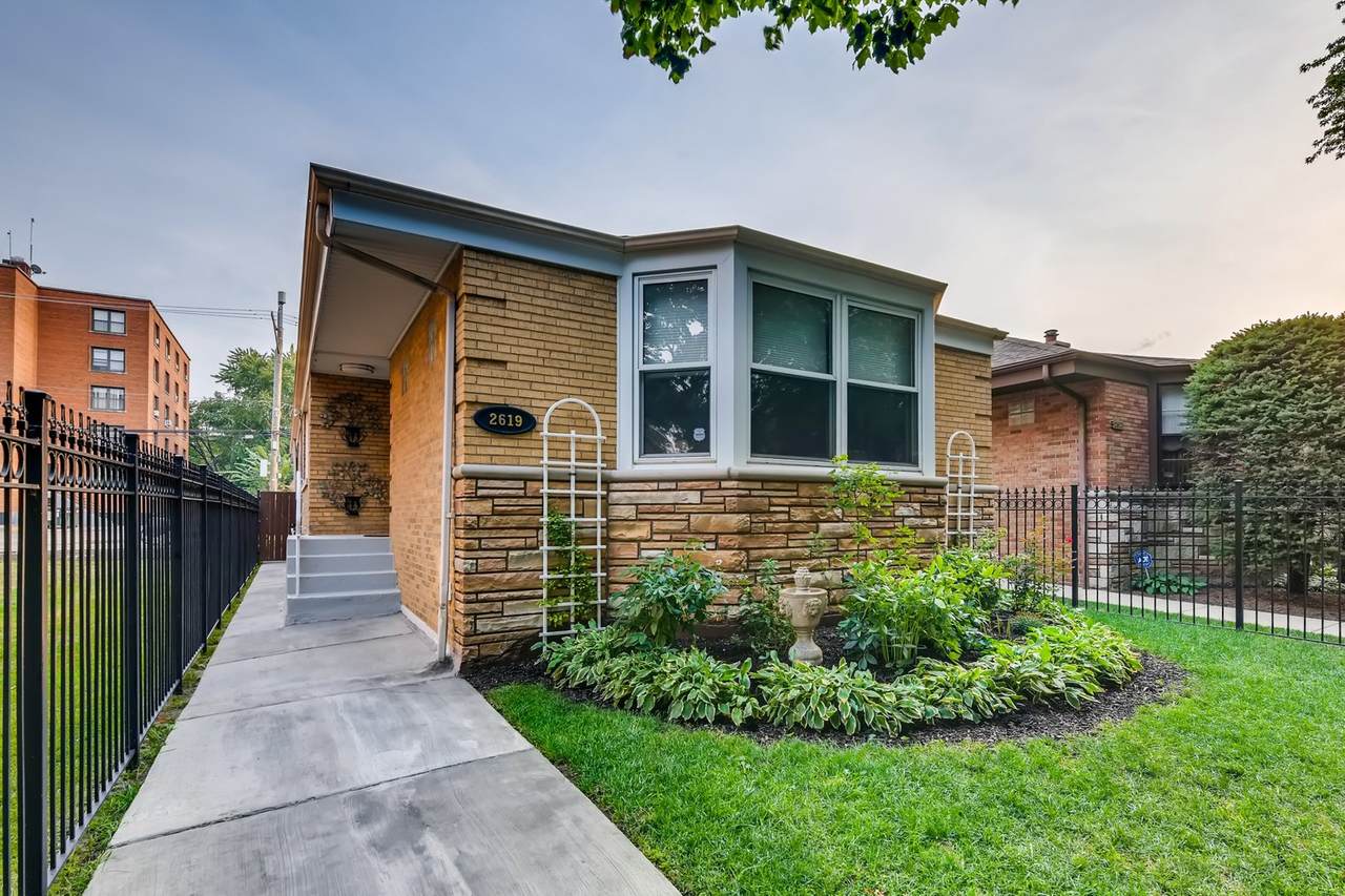 2619 Catalpa Avenue - Photo 1