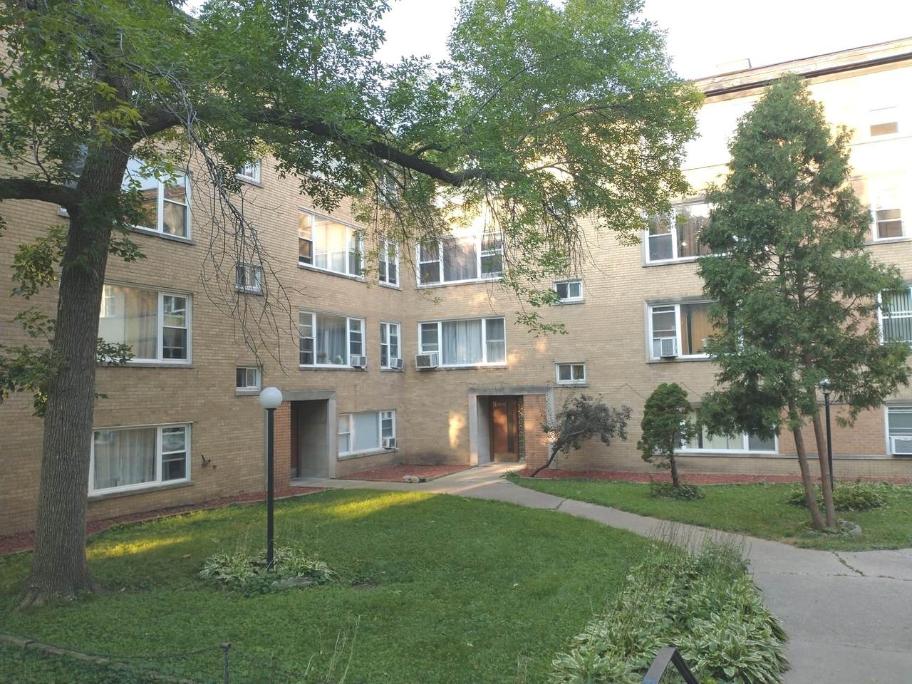 6116 Damen Avenue - Photo 1