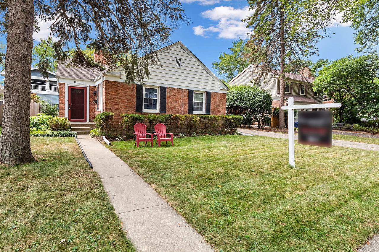 1807 Oak Avenue - Photo 1