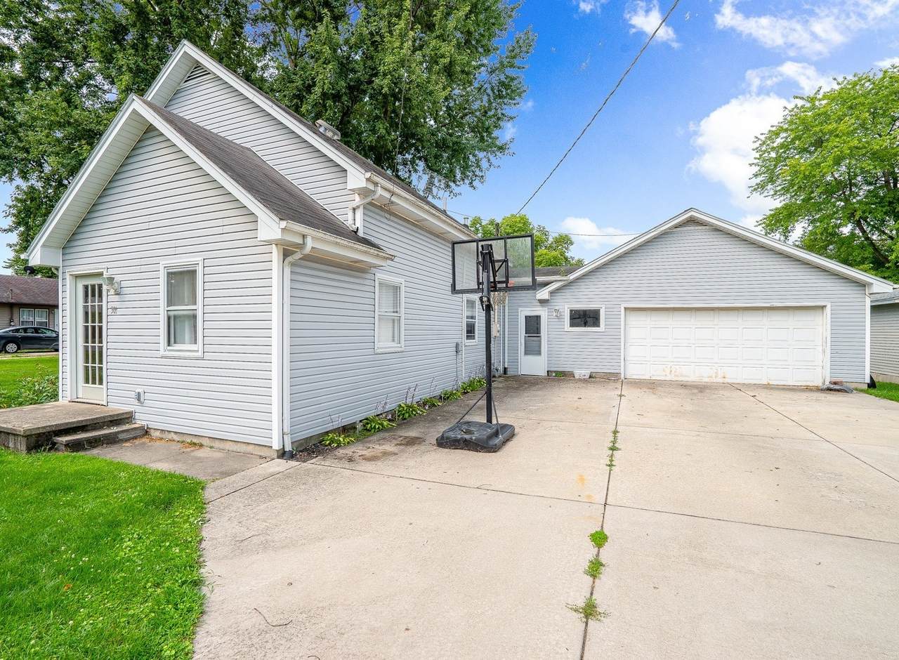 301 East Street - Photo 1