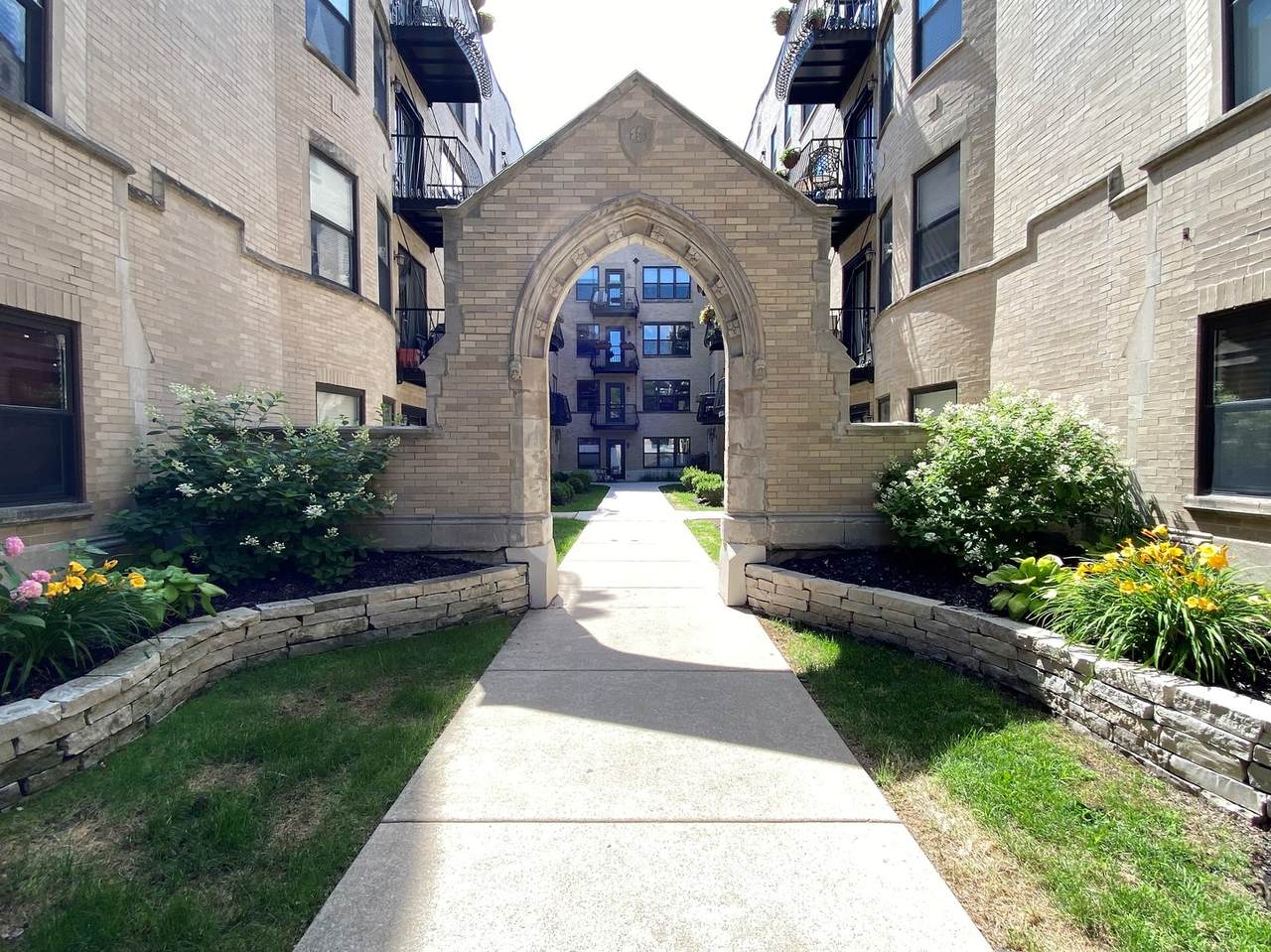 4440 Damen Avenue - Photo 1