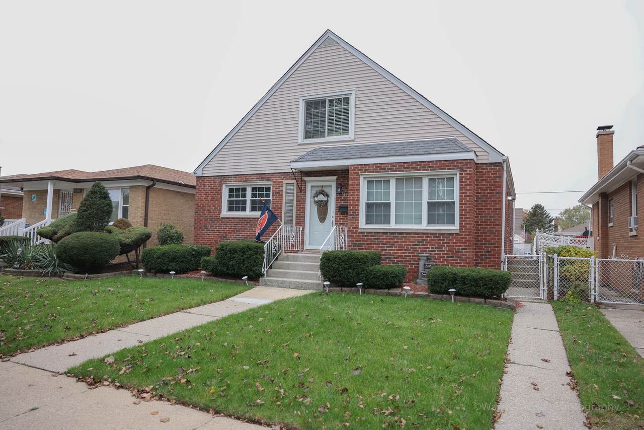 592 Greenbay Avenue - Photo 1