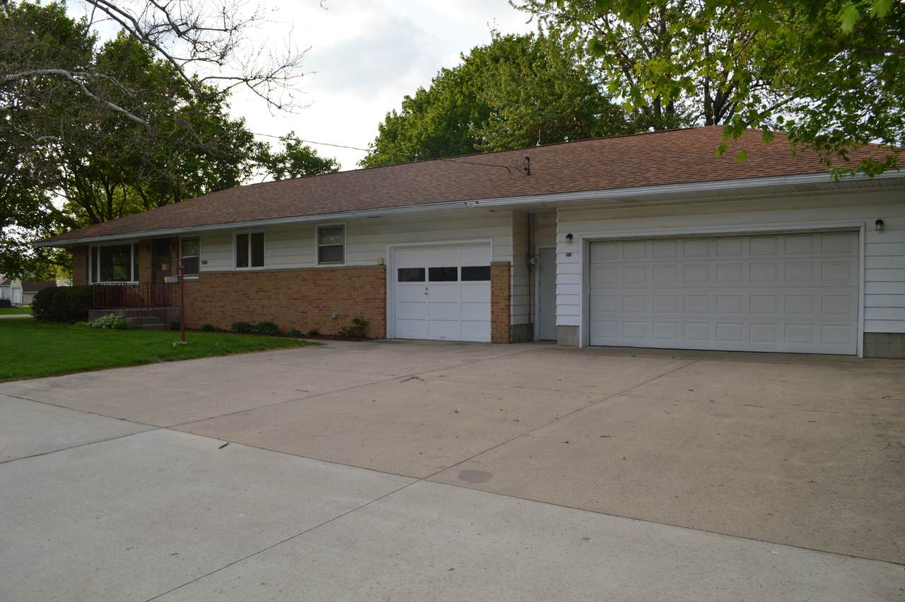 304 Oak Street - Photo 1