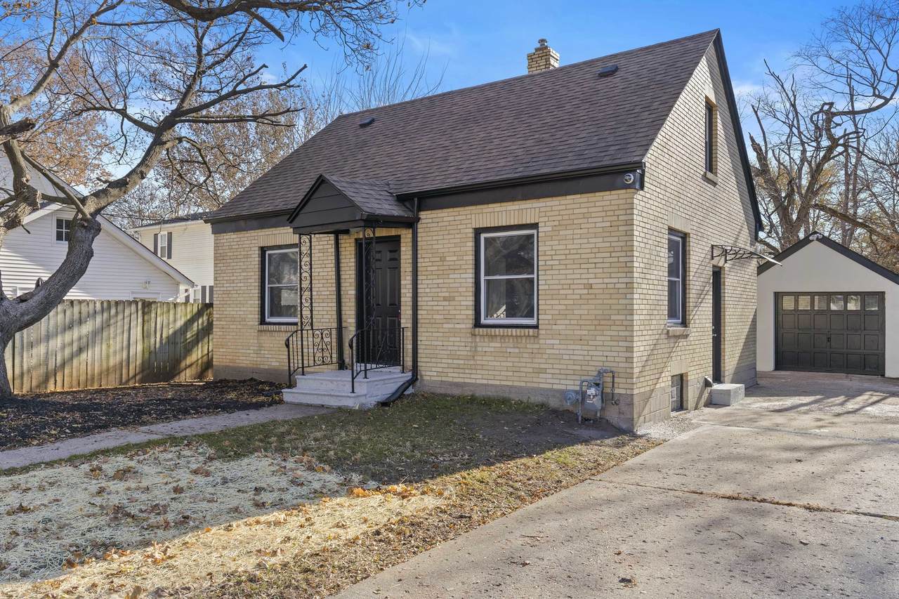 2812 Yonge Street - Photo 1