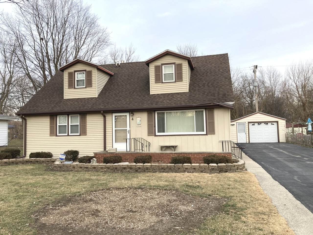 4 Circle Drive - Photo 1