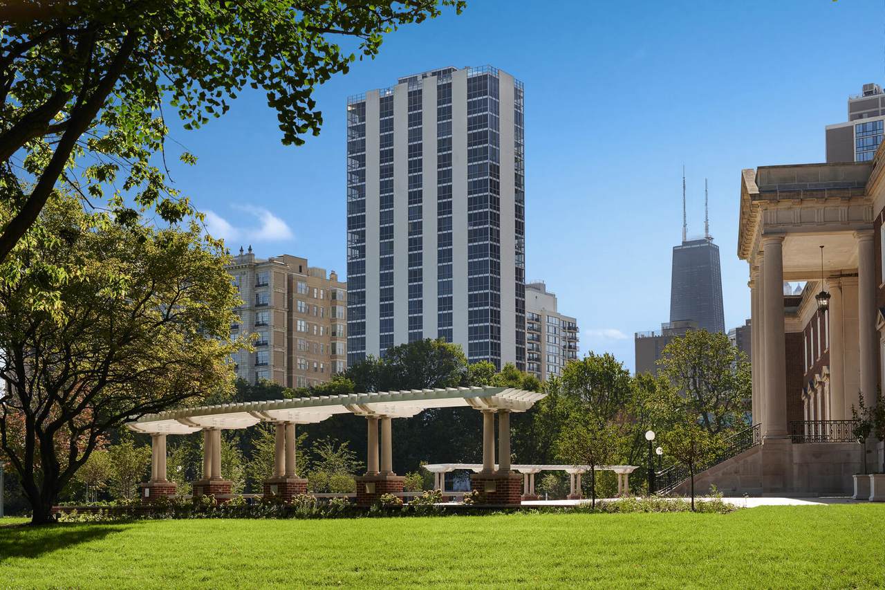 1555 Dearborn Parkway - Photo 1