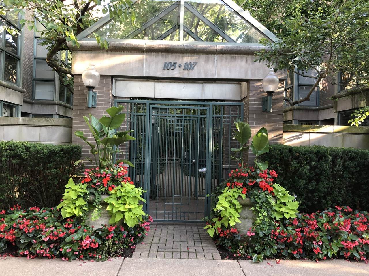 105 Delaware Place - Photo 1
