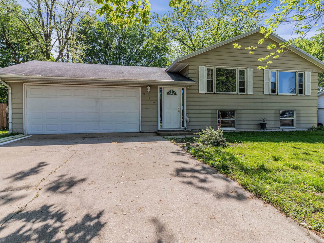 906 Goldenview Drive - Photo 1