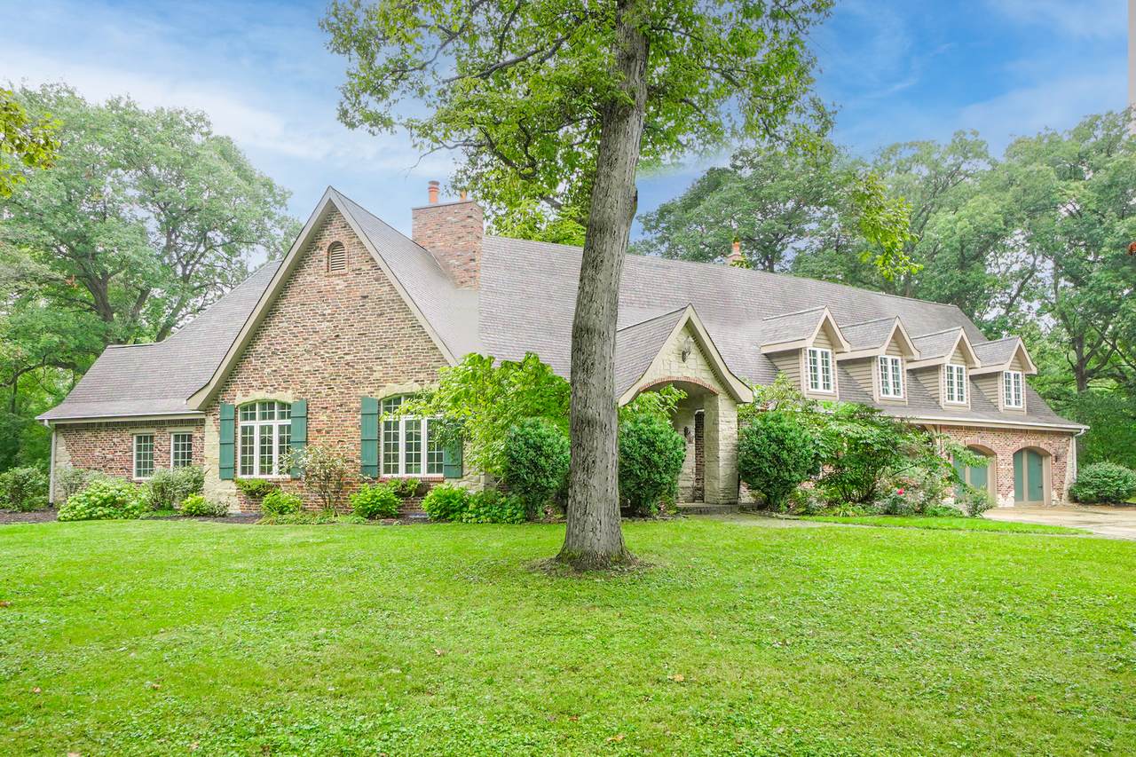 7S460 Donwood Drive - Photo 1