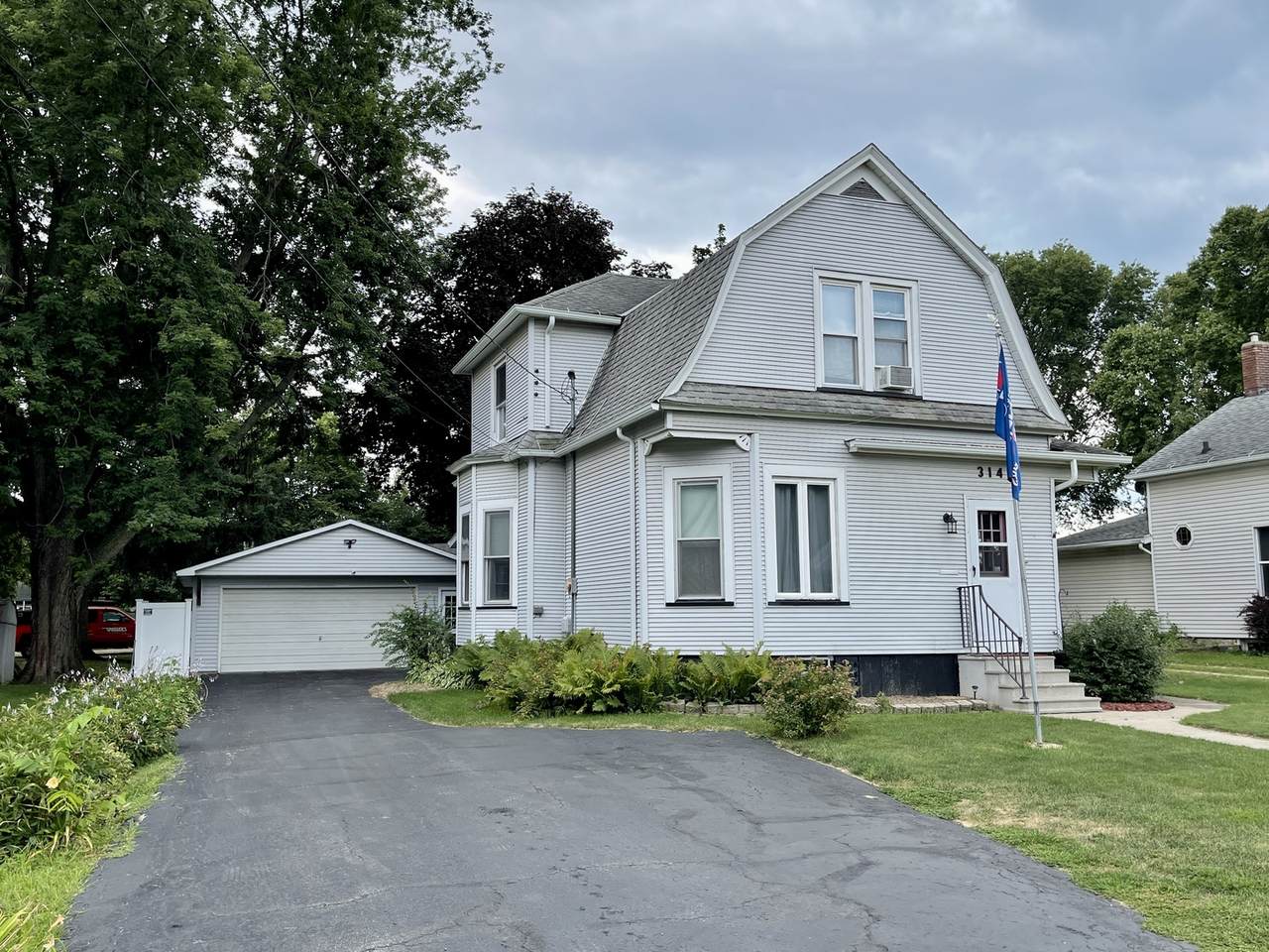314 Peru Street - Photo 1
