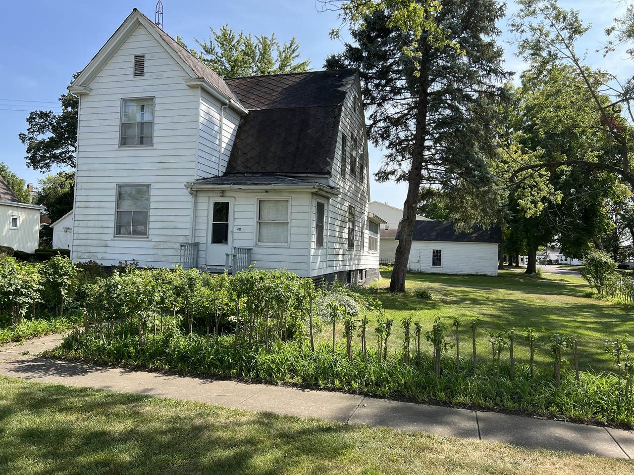 402 2nd Street - Photo 1