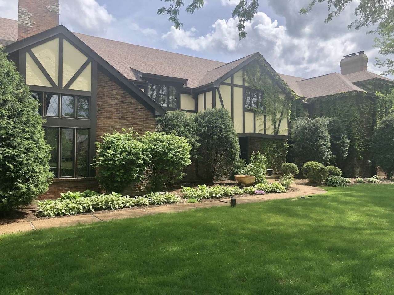 1S241 Flanders Lane - Photo 1