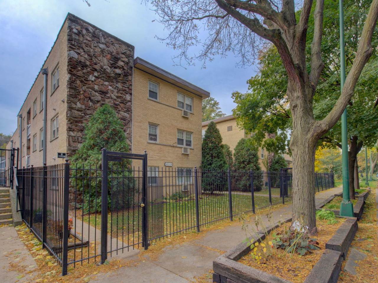 1815 Touhy Avenue - Photo 1