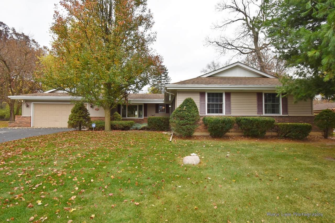 29W329 Pine Avenue - Photo 1