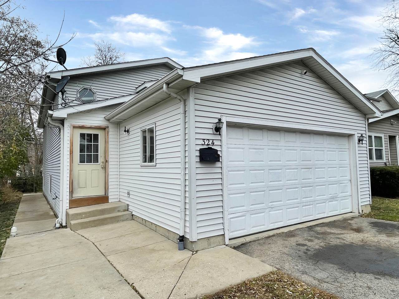324 Fairlawn Drive - Photo 1